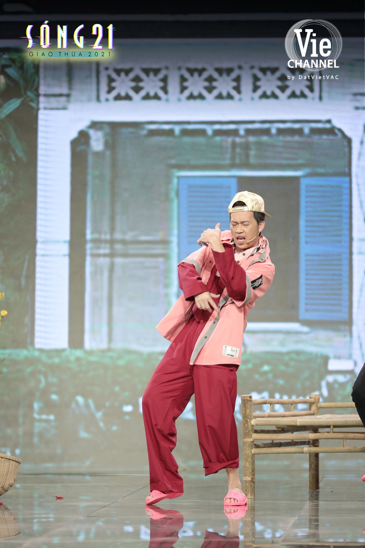 Hoài Linh bất ngờ hóa rapper Binz, trở lại màn ảnh nhỏ trong đêm Giao thừa Tết Tân Sửu